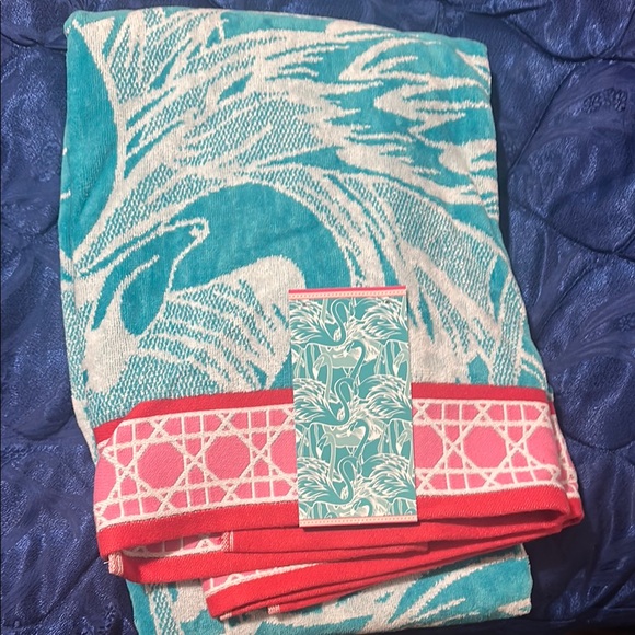 Elegant Flamingo Bath Towel - Teal and Pink - Picture 1 of 2